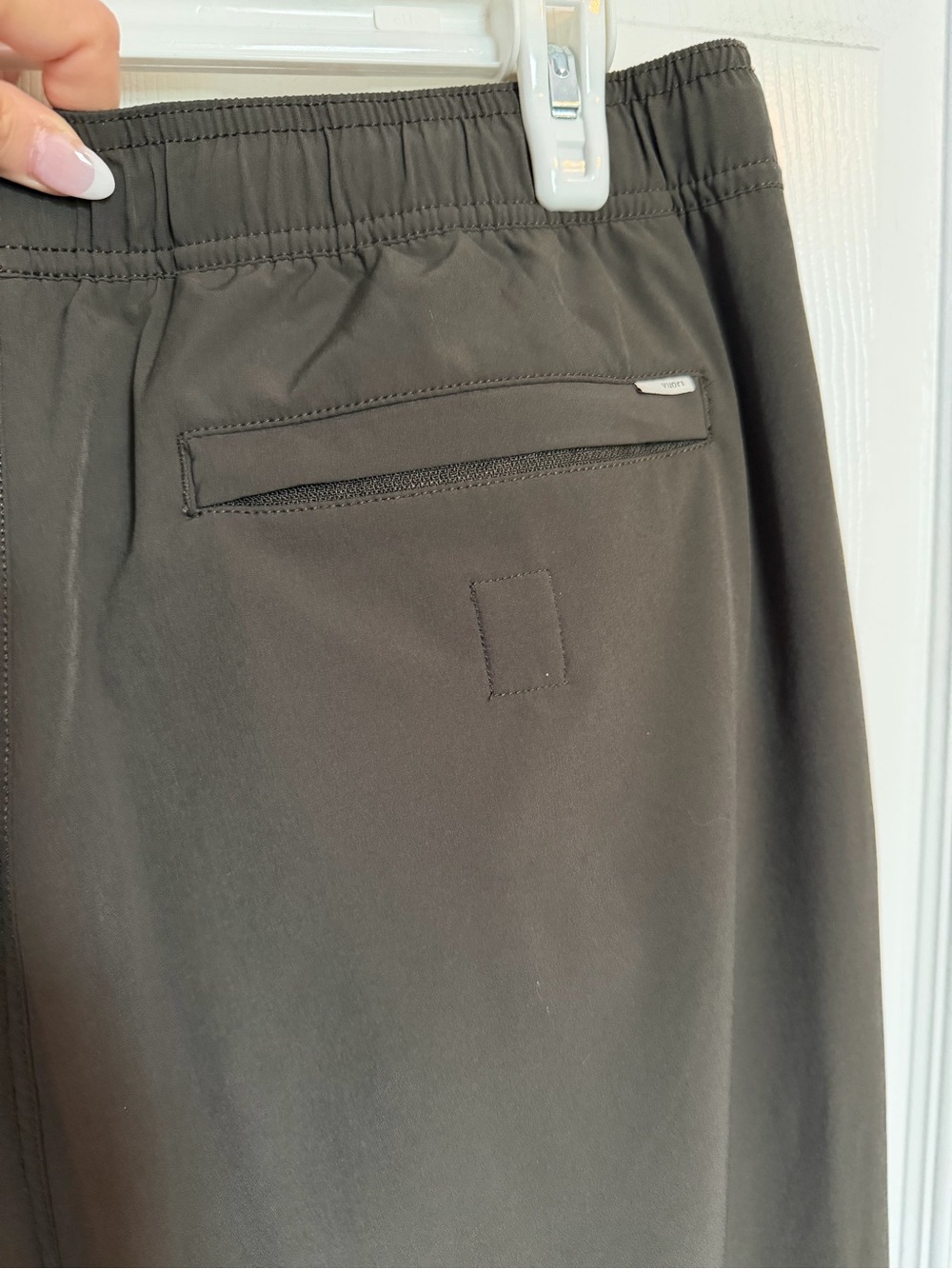 Vuori Kore Men's Grey Charcoal Performance Jogger Pants 28” inseam 32” waist - Picture 8 of 8